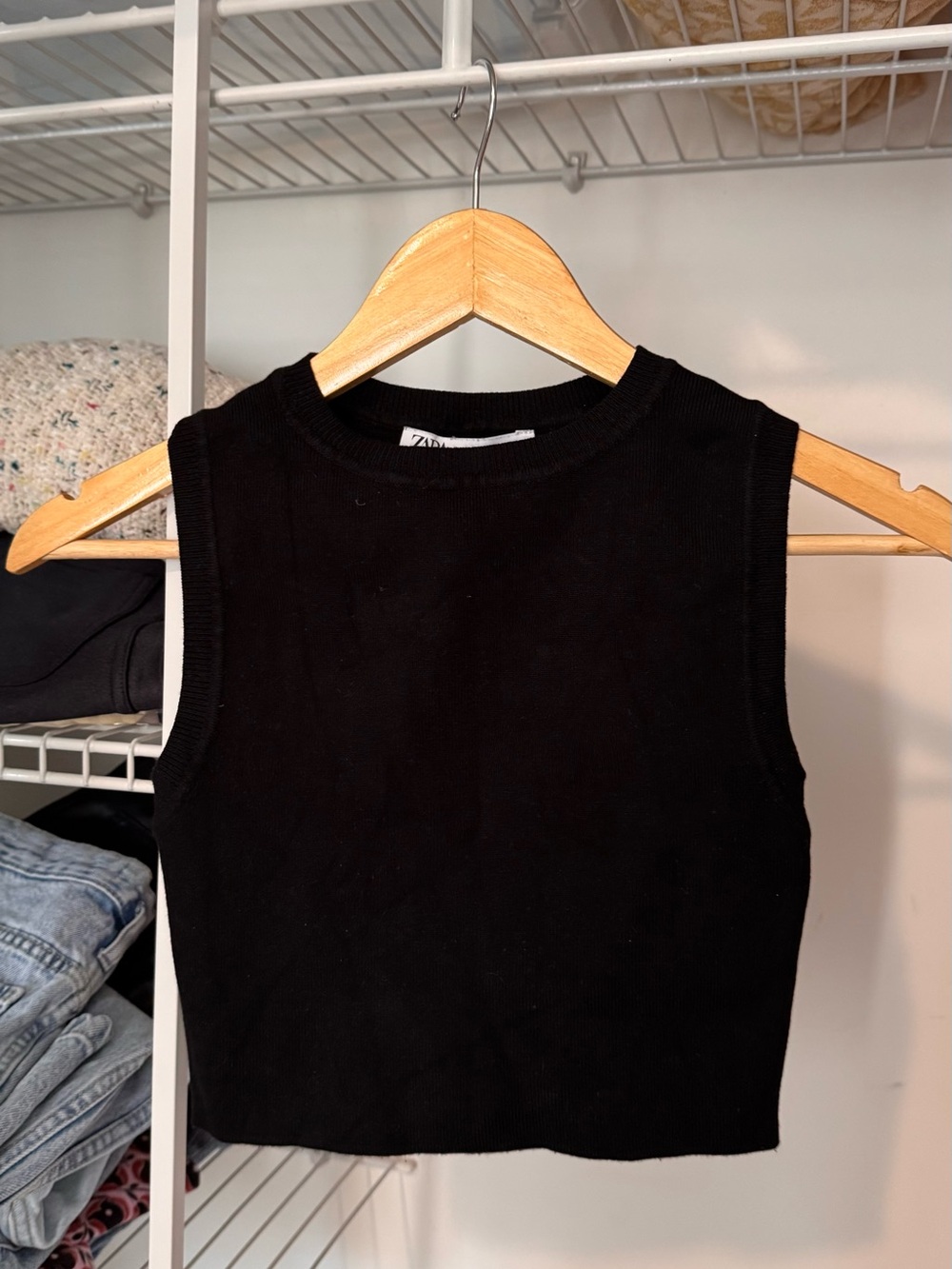 Zara Black Sleeveless Knit Crop Tank